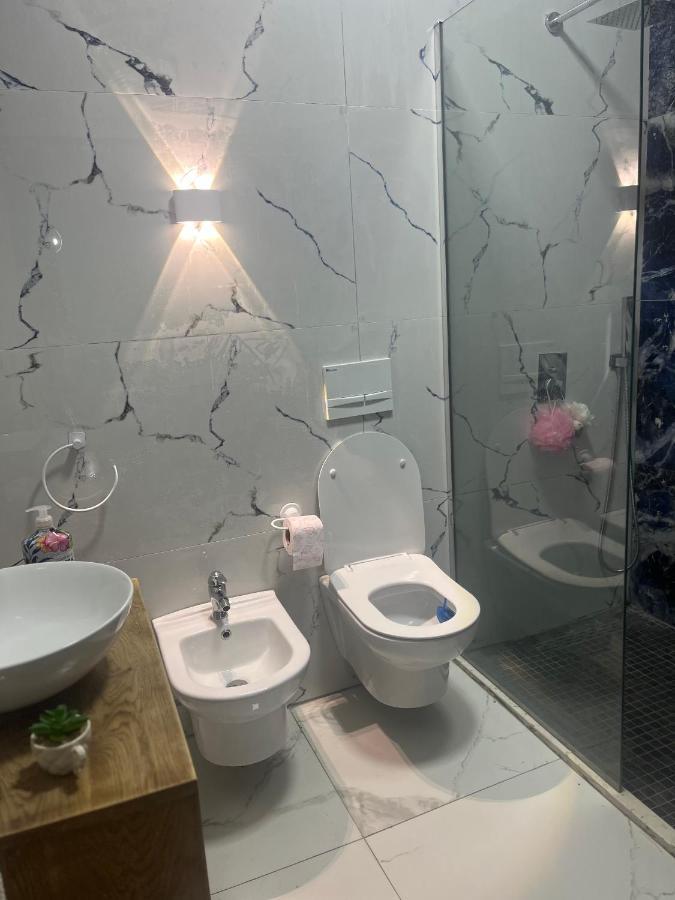 Guest House Open Room Дуррес Екстер'єр фото
