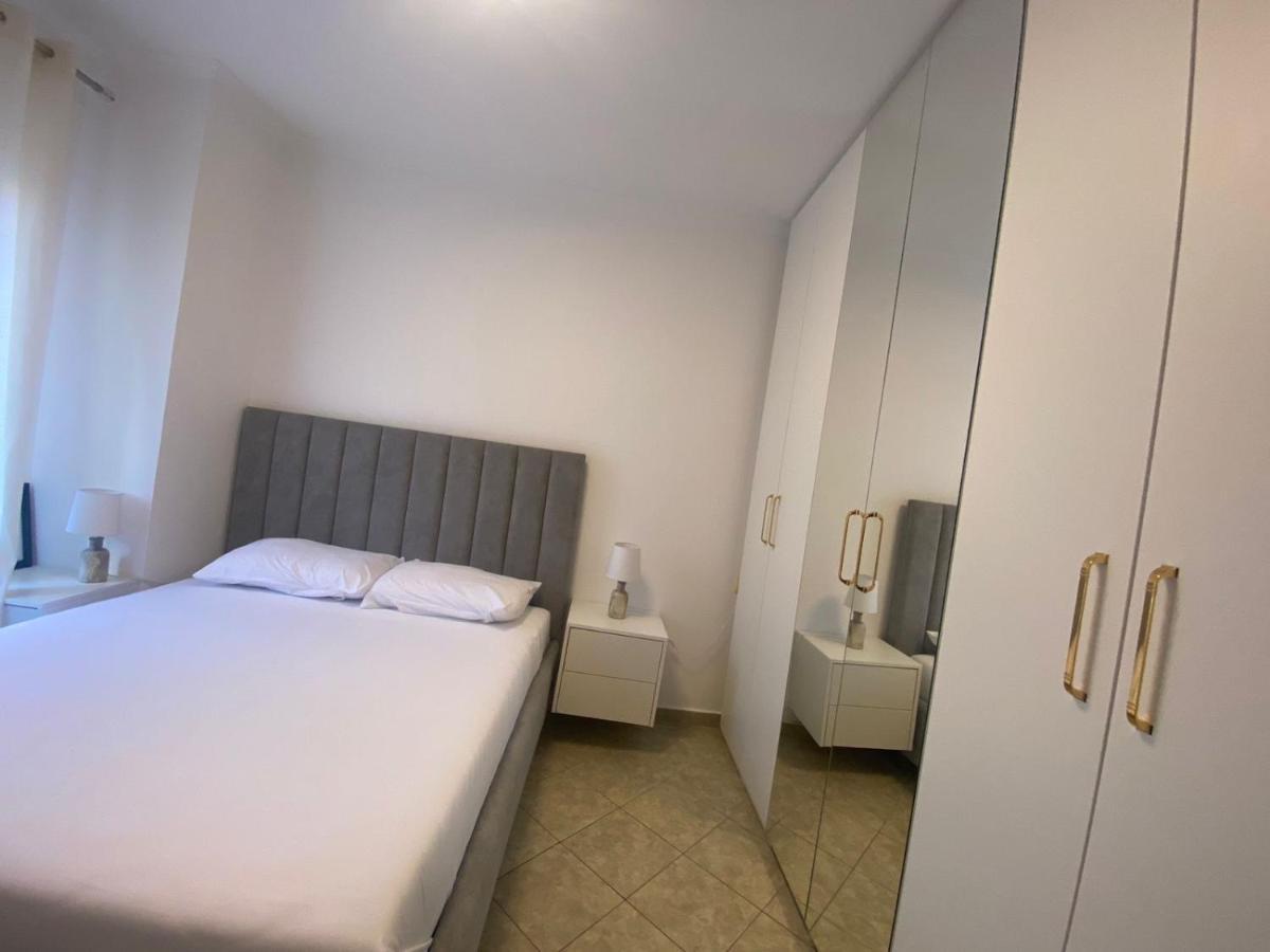 Guest House Open Room Дуррес Екстер'єр фото